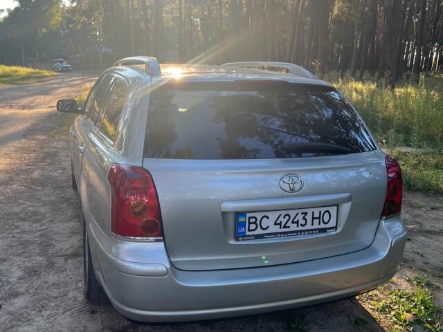 Серый Тойота Авенсис, объемом двигателя 2 л и пробегом 296 тыс. км за 6300 $, фото 2 на Automoto.ua