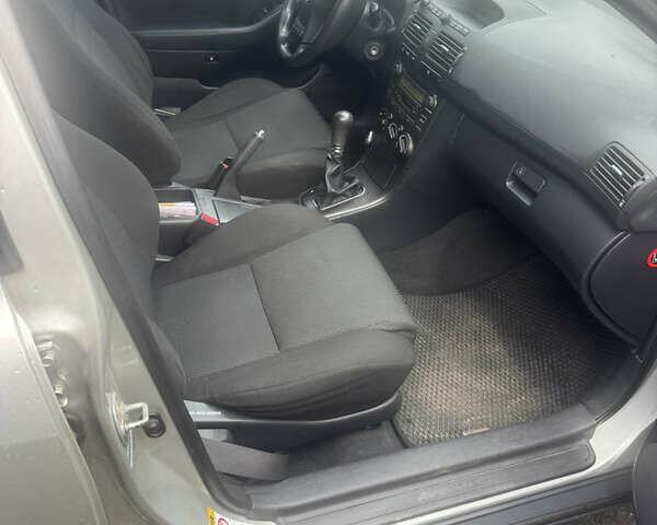 Серый Тойота Авенсис, объемом двигателя 2 л и пробегом 300 тыс. км за 6200 $, фото 9 на Automoto.ua