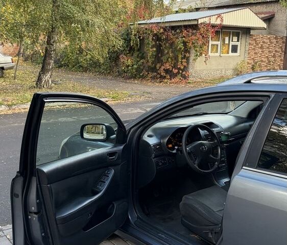Сірий Тойота Авенсіс, об'ємом двигуна 2 л та пробігом 300 тис. км за 3100 $, фото 8 на Automoto.ua