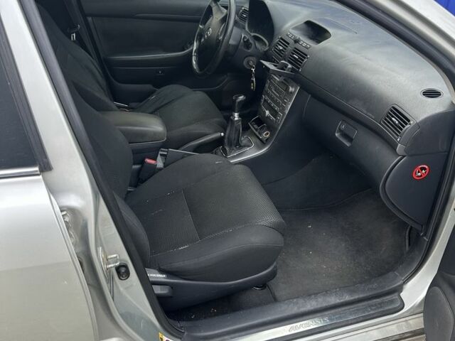 Сірий Тойота Авенсіс, об'ємом двигуна 2 л та пробігом 300 тис. км за 2900 $, фото 7 на Automoto.ua