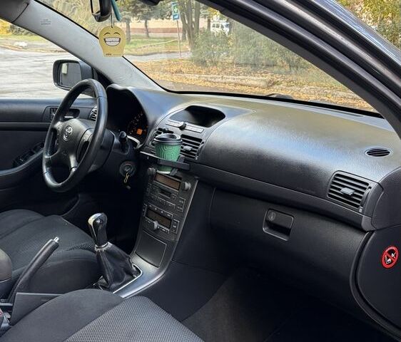 Сірий Тойота Авенсіс, об'ємом двигуна 2 л та пробігом 300 тис. км за 3100 $, фото 15 на Automoto.ua
