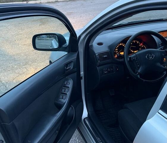 Серый Тойота Авенсис, объемом двигателя 2 л и пробегом 300 тыс. км за 2950 $, фото 8 на Automoto.ua