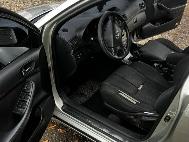 Серый Тойота Авенсис, объемом двигателя 2 л и пробегом 300 тыс. км за 2300 $, фото 7 на Automoto.ua