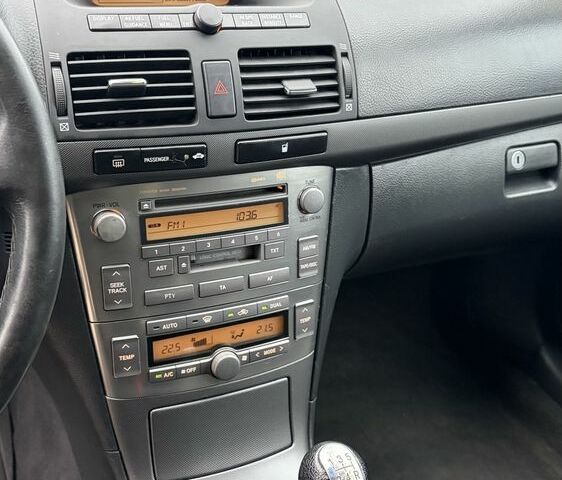 Серый Тойота Авенсис, объемом двигателя 2 л и пробегом 300 тыс. км за 3250 $, фото 13 на Automoto.ua