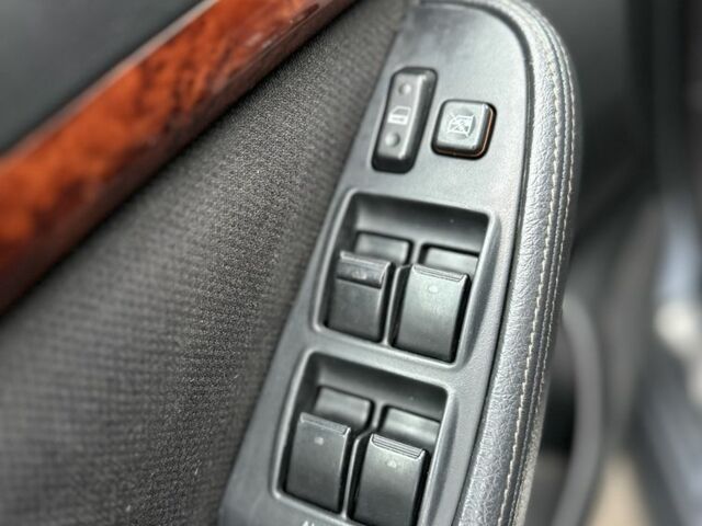 Серый Тойота Авенсис, объемом двигателя 2 л и пробегом 300 тыс. км за 3550 $, фото 18 на Automoto.ua