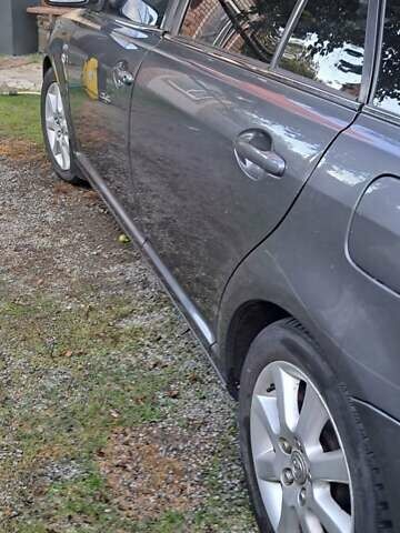 Серый Тойота Авенсис, объемом двигателя 2.2 л и пробегом 230 тыс. км за 4700 $, фото 2 на Automoto.ua