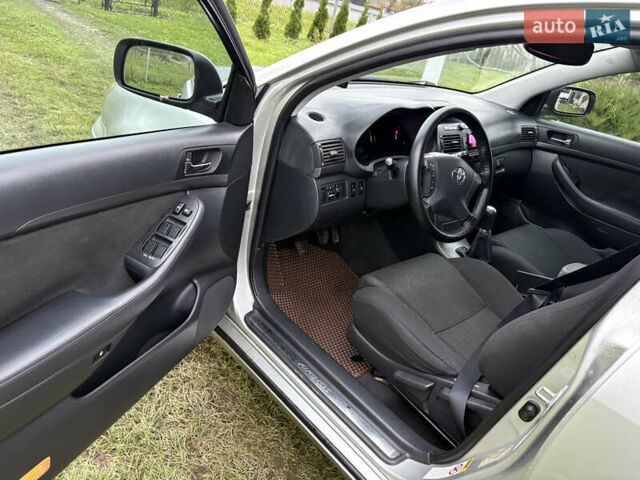 Сірий Тойота Авенсіс, об'ємом двигуна 2 л та пробігом 280 тис. км за 5500 $, фото 2 на Automoto.ua