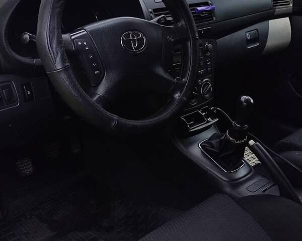 Сірий Тойота Авенсіс, об'ємом двигуна 2 л та пробігом 308 тис. км за 6500 $, фото 4 на Automoto.ua