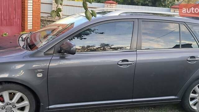 Серый Тойота Авенсис, объемом двигателя 2.2 л и пробегом 230 тыс. км за 4700 $, фото 1 на Automoto.ua