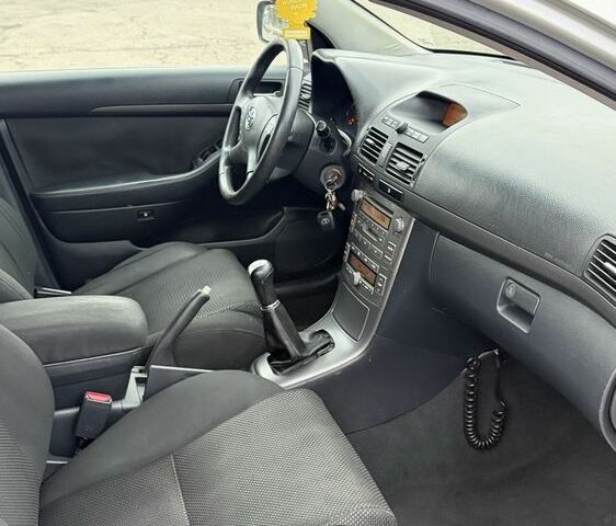 Серый Тойота Авенсис, объемом двигателя 2 л и пробегом 300 тыс. км за 3250 $, фото 16 на Automoto.ua