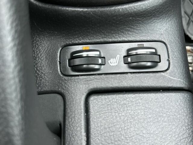 Серый Тойота Авенсис, объемом двигателя 2 л и пробегом 300 тыс. км за 3550 $, фото 17 на Automoto.ua