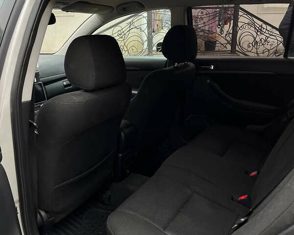 Серый Тойота Авенсис, объемом двигателя 1.79 л и пробегом 242 тыс. км за 6800 $, фото 14 на Automoto.ua