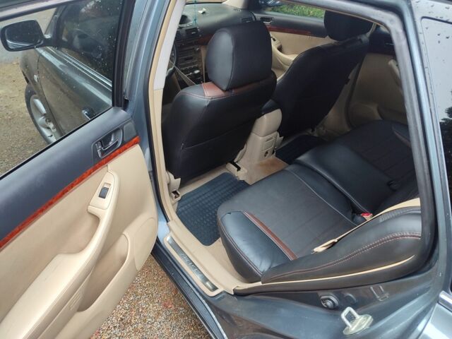 Серый Тойота Авенсис, объемом двигателя 2.2 л и пробегом 436 тыс. км за 4200 $, фото 5 на Automoto.ua