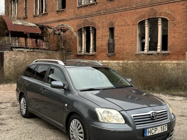 Серый Тойота Авенсис, объемом двигателя 2 л и пробегом 300 тыс. км за 3250 $, фото 1 на Automoto.ua