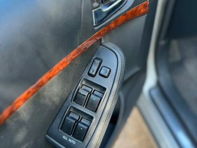 Серый Тойота Авенсис, объемом двигателя 2 л и пробегом 300 тыс. км за 2900 $, фото 9 на Automoto.ua