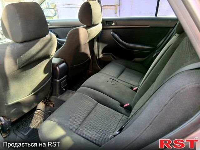 Серый Тойота Авенсис, объемом двигателя 2.2 л и пробегом 404 тыс. км за 5200 $, фото 3 на Automoto.ua