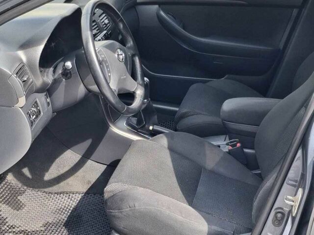 Серый Тойота Авенсис, объемом двигателя 1.8 л и пробегом 211 тыс. км за 5500 $, фото 9 на Automoto.ua