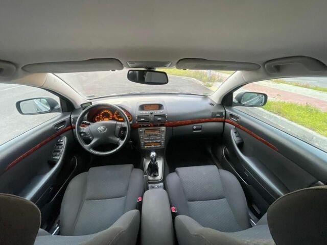 Серый Тойота Авенсис, объемом двигателя 1.8 л и пробегом 204 тыс. км за 6700 $, фото 4 на Automoto.ua