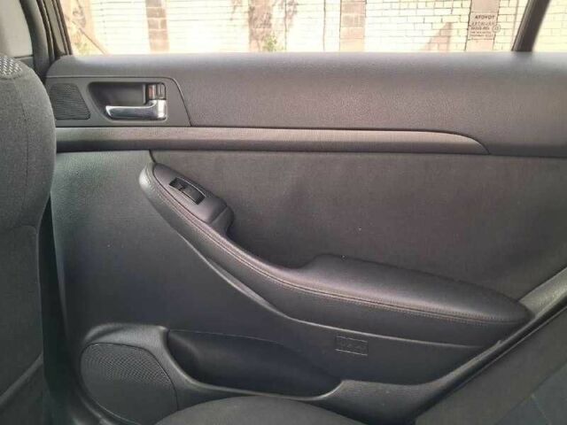 Серый Тойота Авенсис, объемом двигателя 1.8 л и пробегом 211 тыс. км за 5500 $, фото 2 на Automoto.ua