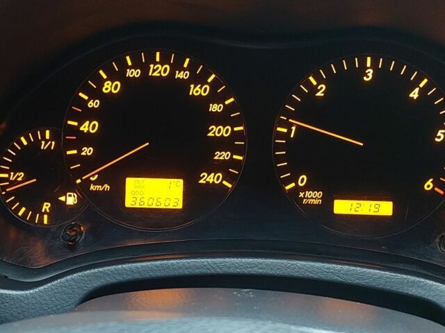 Серый Тойота Авенсис, объемом двигателя 2.2 л и пробегом 361 тыс. км за 4800 $, фото 3 на Automoto.ua