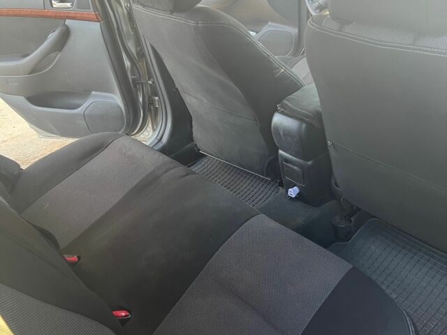 Серый Тойота Авенсис, объемом двигателя 2 л и пробегом 296 тыс. км за 6300 $, фото 7 на Automoto.ua