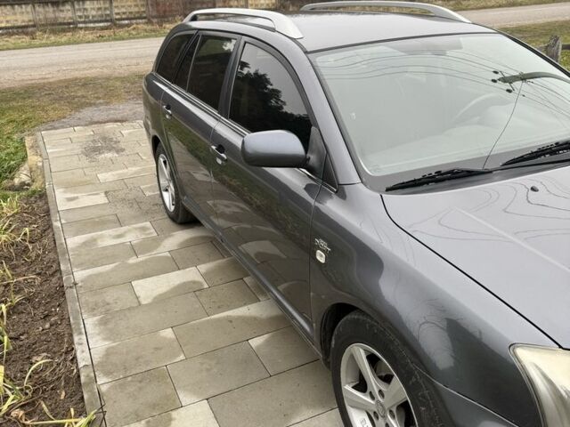 Серый Тойота Авенсис, объемом двигателя 2.2 л и пробегом 240 тыс. км за 4800 $, фото 2 на Automoto.ua
