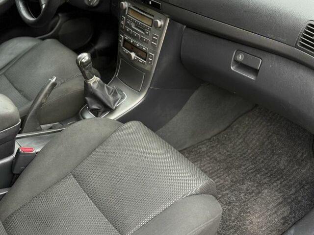 Серый Тойота Авенсис, объемом двигателя 2 л и пробегом 300 тыс. км за 3250 $, фото 13 на Automoto.ua