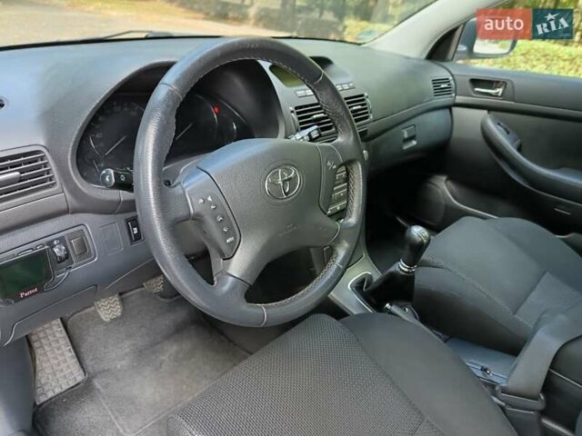 Серый Тойота Авенсис, объемом двигателя 1.8 л и пробегом 266 тыс. км за 6500 $, фото 28 на Automoto.ua