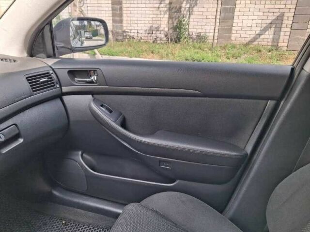 Серый Тойота Авенсис, объемом двигателя 1.8 л и пробегом 211 тыс. км за 5500 $, фото 7 на Automoto.ua