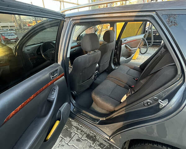 Серый Тойота Авенсис, объемом двигателя 2.23 л и пробегом 298 тыс. км за 4799 $, фото 1 на Automoto.ua