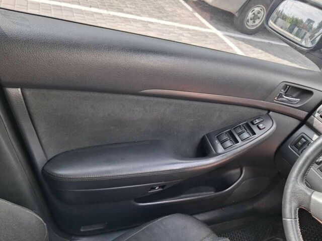 Серый Тойота Авенсис, объемом двигателя 1.8 л и пробегом 211 тыс. км за 5500 $, фото 5 на Automoto.ua