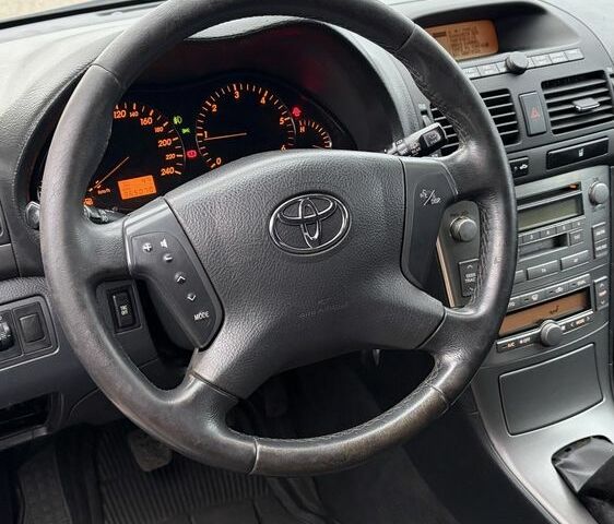 Серый Тойота Авенсис, объемом двигателя 2 л и пробегом 300 тыс. км за 3250 $, фото 11 на Automoto.ua