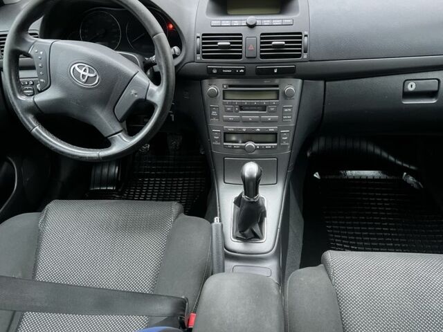 Серый Тойота Авенсис, объемом двигателя 2 л и пробегом 336 тыс. км за 2600 $, фото 12 на Automoto.ua