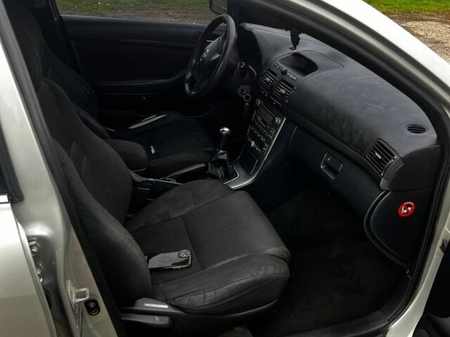 Серый Тойота Авенсис, объемом двигателя 2 л и пробегом 300 тыс. км за 2300 $, фото 4 на Automoto.ua