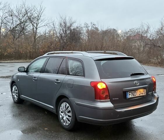 Серый Тойота Авенсис, объемом двигателя 2 л и пробегом 300 тыс. км за 3150 $, фото 6 на Automoto.ua