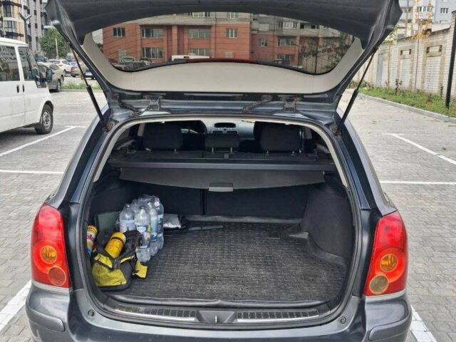 Серый Тойота Авенсис, объемом двигателя 1.8 л и пробегом 211 тыс. км за 5500 $, фото 11 на Automoto.ua