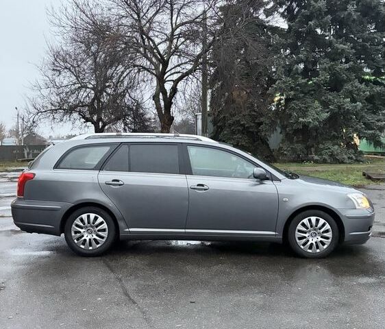 Серый Тойота Авенсис, объемом двигателя 2 л и пробегом 300 тыс. км за 3150 $, фото 3 на Automoto.ua