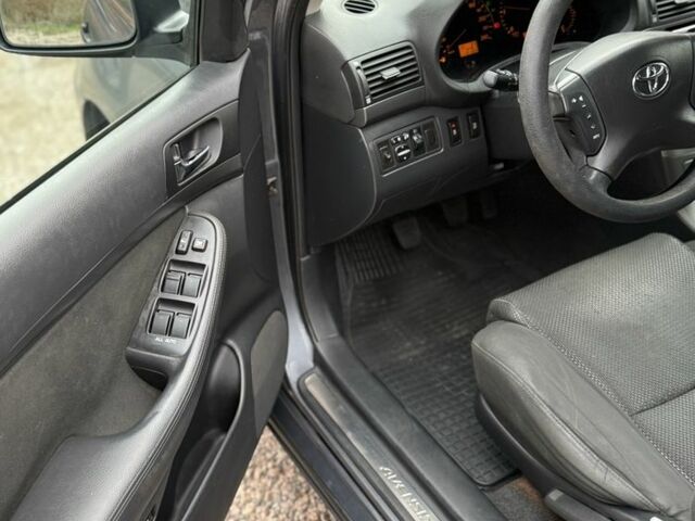 Серый Тойота Авенсис, объемом двигателя 2 л и пробегом 300 тыс. км за 3250 $, фото 10 на Automoto.ua