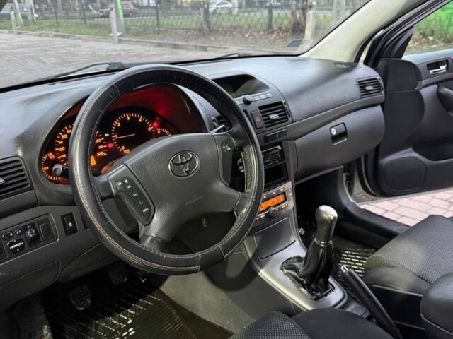 Серый Тойота Авенсис, объемом двигателя 2 л и пробегом 350 тыс. км за 2600 $, фото 6 на Automoto.ua