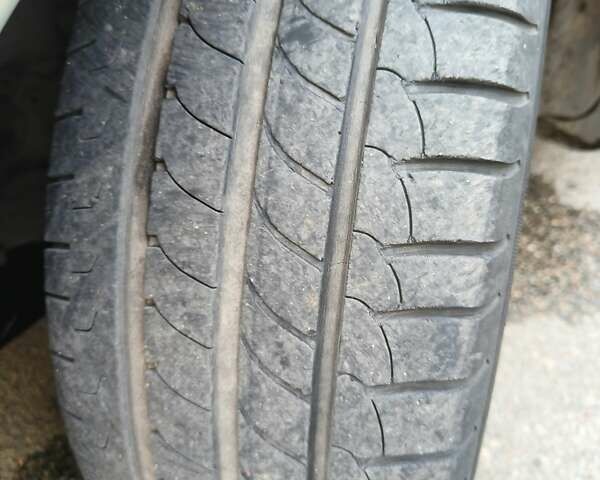 Серый Тойота Авенсис, объемом двигателя 2.2 л и пробегом 262 тыс. км за 6500 $, фото 11 на Automoto.ua