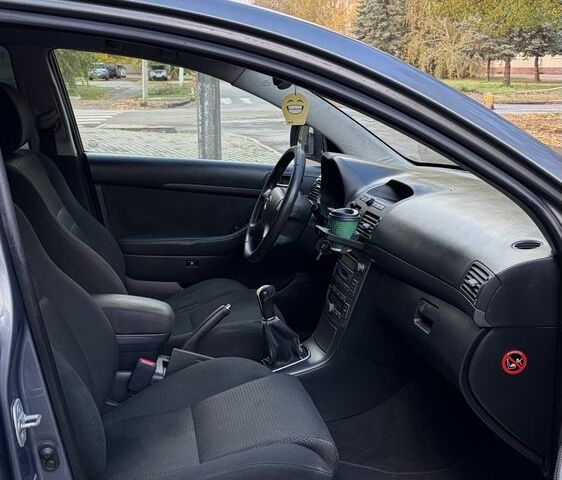 Сірий Тойота Авенсіс, об'ємом двигуна 2 л та пробігом 300 тис. км за 3100 $, фото 14 на Automoto.ua