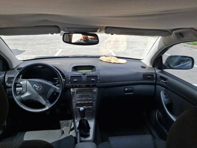 Серый Тойота Авенсис, объемом двигателя 1.8 л и пробегом 211 тыс. км за 5500 $, фото 3 на Automoto.ua