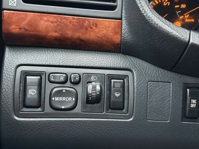 Серый Тойота Авенсис, объемом двигателя 2 л и пробегом 300 тыс. км за 3550 $, фото 12 на Automoto.ua