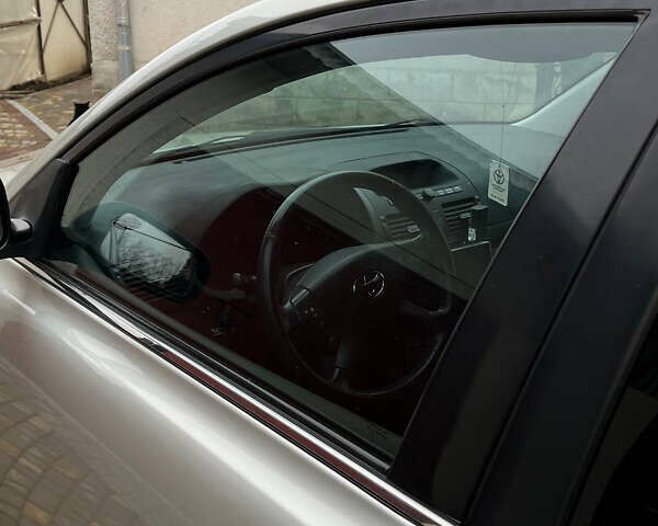 Серый Тойота Авенсис, объемом двигателя 1.79 л и пробегом 242 тыс. км за 6800 $, фото 8 на Automoto.ua