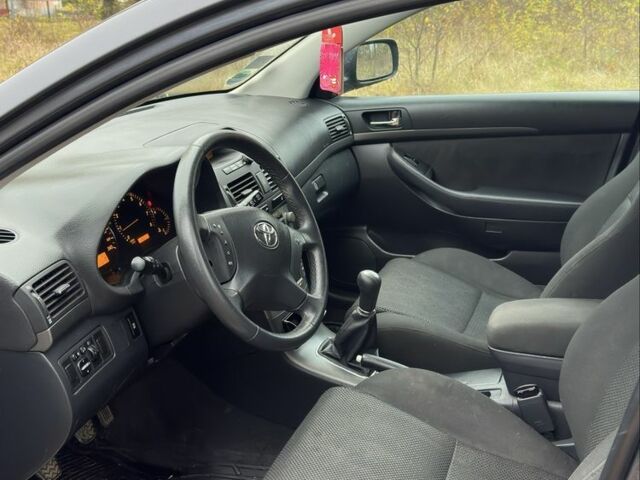 Серый Тойота Авенсис, объемом двигателя 1.8 л и пробегом 200 тыс. км за 5600 $, фото 5 на Automoto.ua