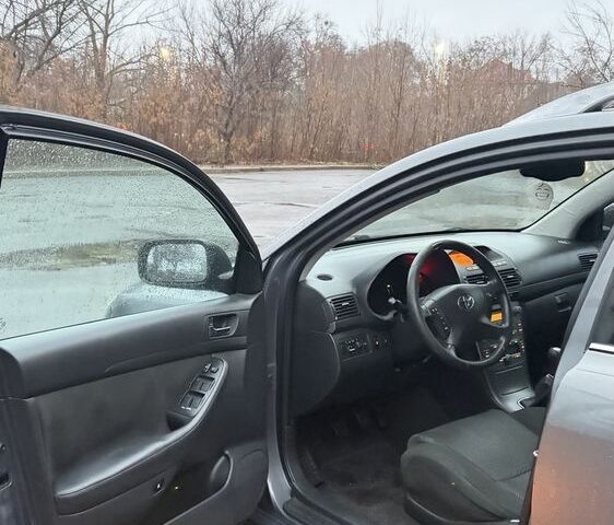 Серый Тойота Авенсис, объемом двигателя 2 л и пробегом 300 тыс. км за 3150 $, фото 8 на Automoto.ua