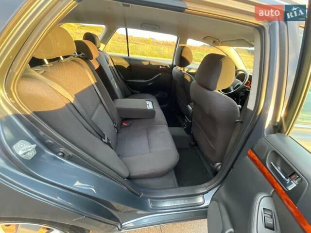 Серый Тойота Авенсис, объемом двигателя 1.79 л и пробегом 203 тыс. км за 7200 $, фото 11 на Automoto.ua