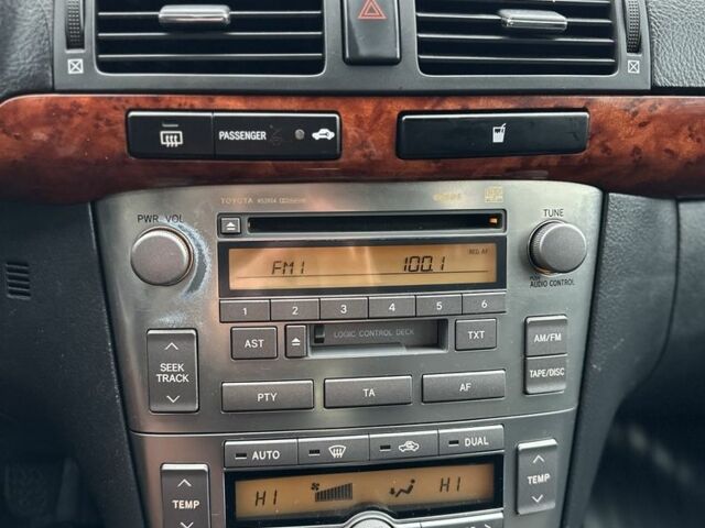 Серый Тойота Авенсис, объемом двигателя 2 л и пробегом 300 тыс. км за 3550 $, фото 15 на Automoto.ua