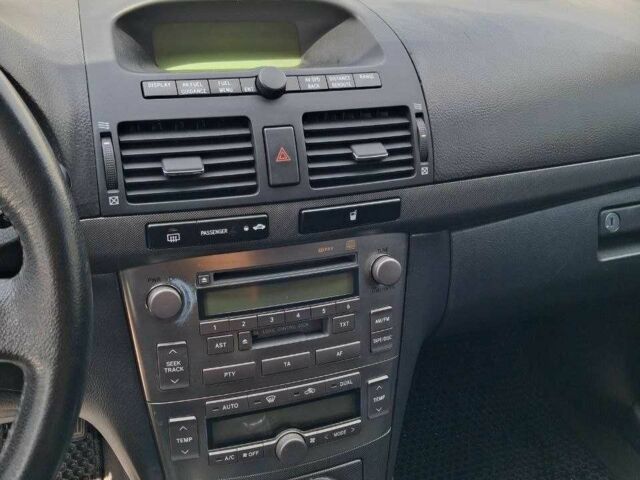 Серый Тойота Авенсис, объемом двигателя 1.8 л и пробегом 211 тыс. км за 5500 $, фото 6 на Automoto.ua