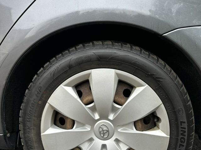 Серый Тойота Авенсис, объемом двигателя 2 л и пробегом 300 тыс. км за 3550 $, фото 8 на Automoto.ua